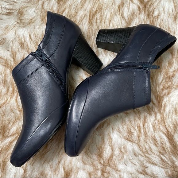 Clarks leather shootie - Picture 2 of 9